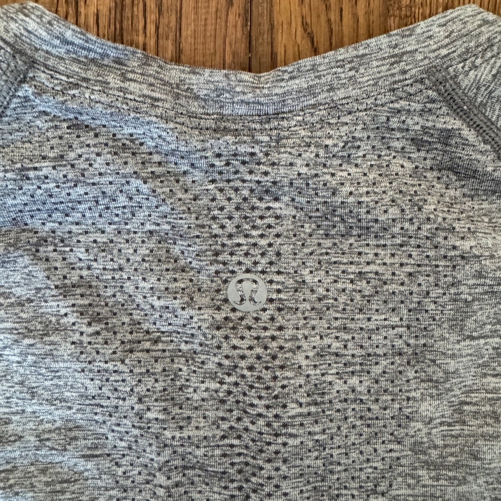 Lululemon Swiftly Tech Short‎ Sleeve Shirt Gray Women's Size 10 L - Picture 5 of 5